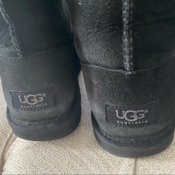 UGG waterproof suede Women’s Bailey triple button boot - Picture 5 of 9